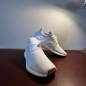 Adidas Men's White shoes size 10.5